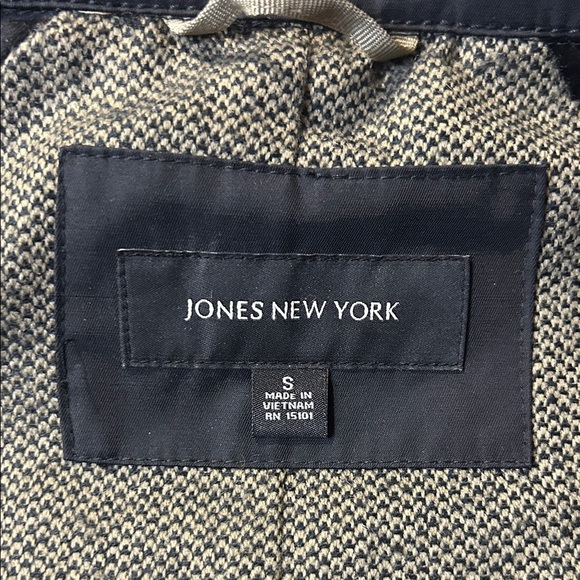 Jones New York Black Double-Breasted Trench Coat. Wool blend upper lining. Small - Picture 7 of 16